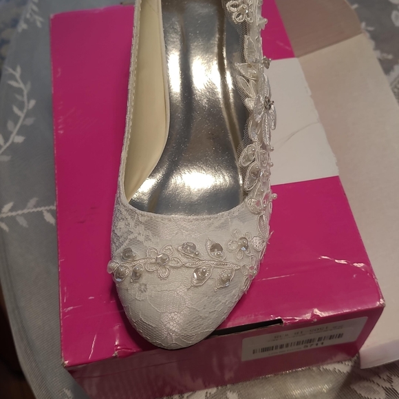 Shoes - Picture 6 of 6